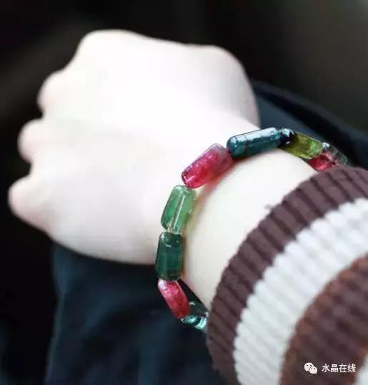 戴天然水晶功效是什么样的,戴纯天然水晶的利弊