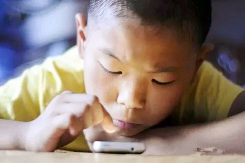 四岁孩子眼轴长得快怎样控制,婴儿犯四眼怎么解决