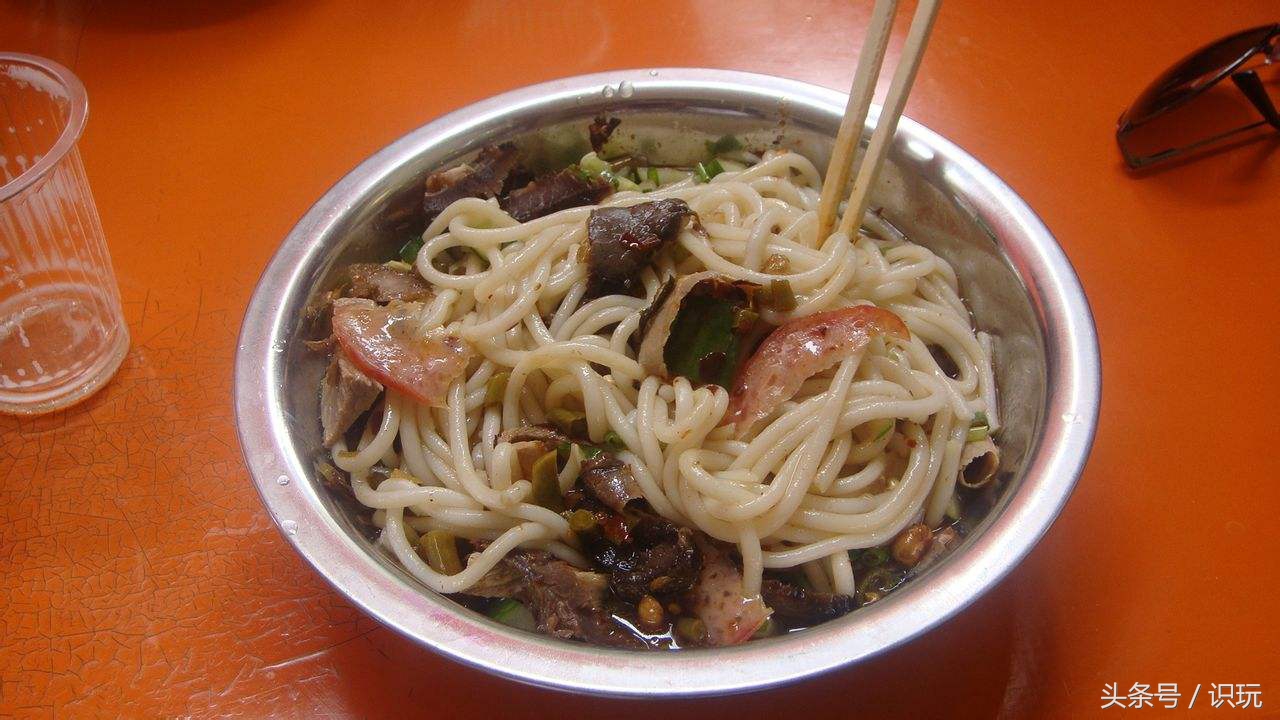 嗦粉广西螺蛳粉,广西当地人喜欢的螺蛳粉