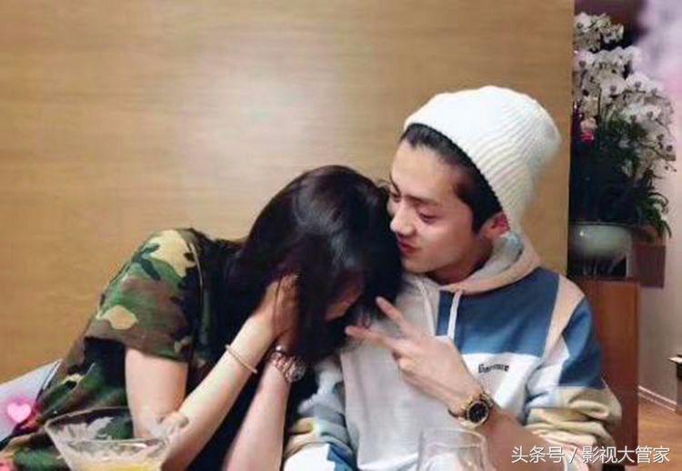 鹿晗回应恋情采访视频,鹿晗官宣恋情时关晓彤的回应