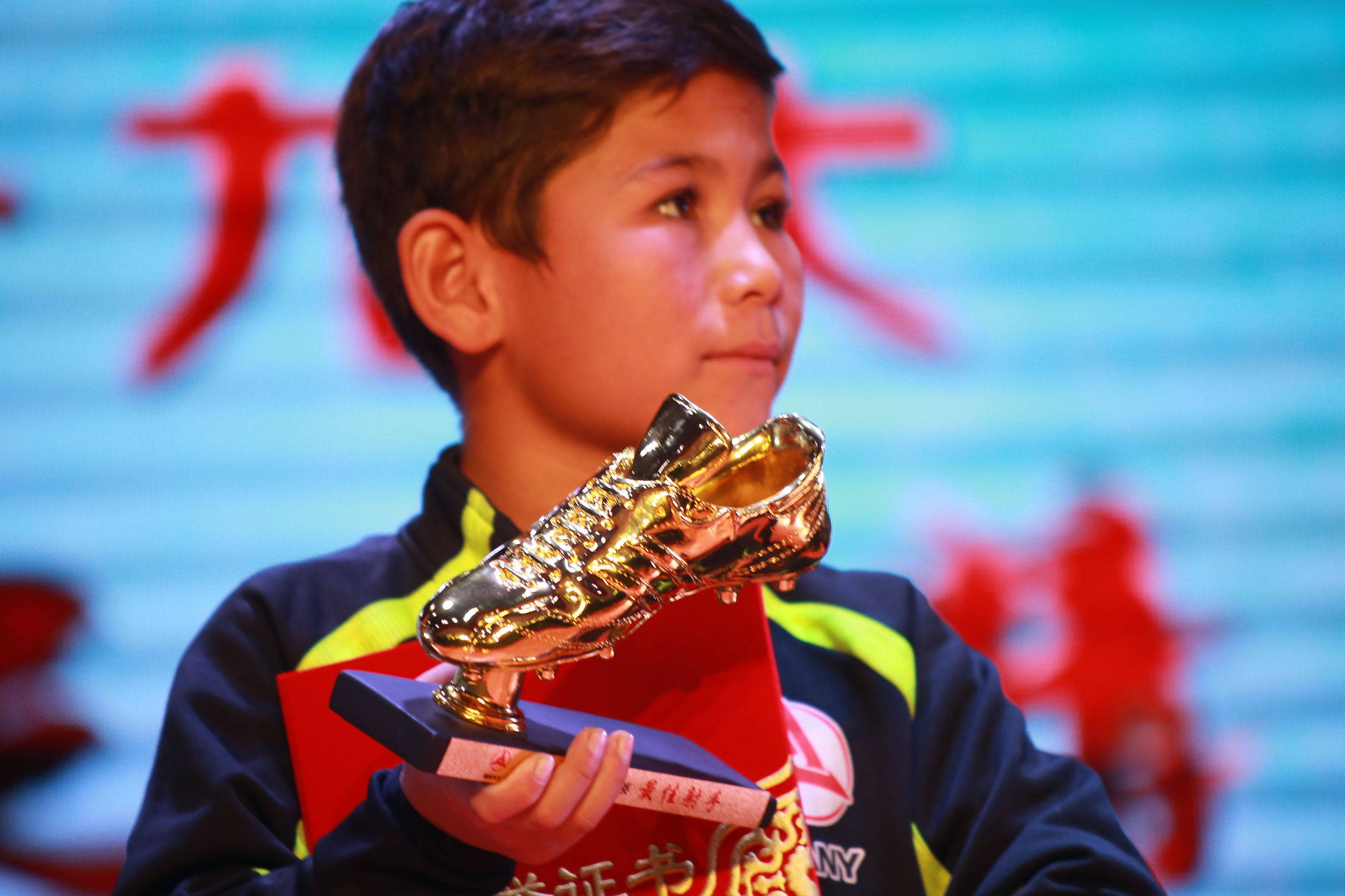 梅西禁区推射制胜门将,12岁的梅西强吗