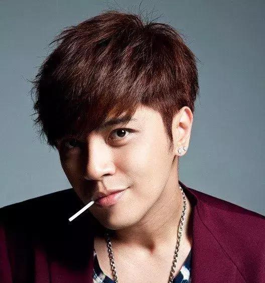 国字脸怎么变成v型脸型,国字脸修饰脸型的发型