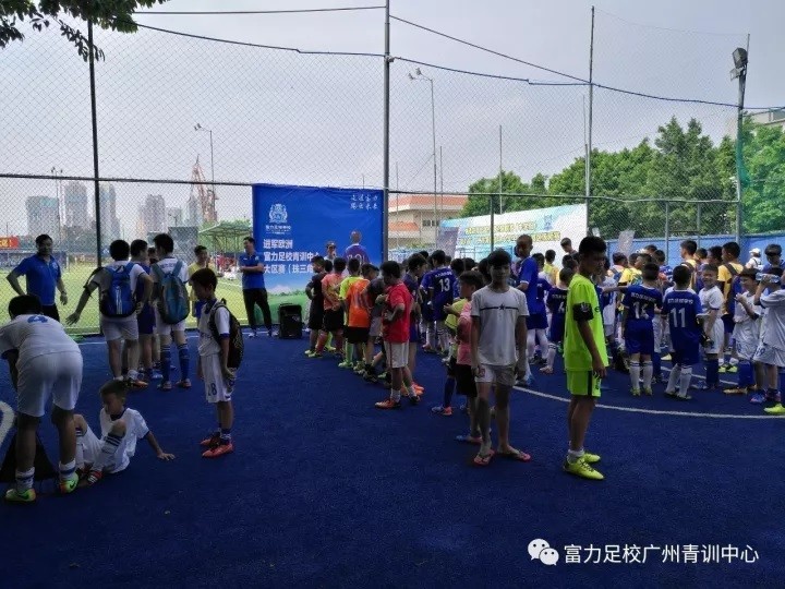 富力青年足球拉练,富力足球学院训练