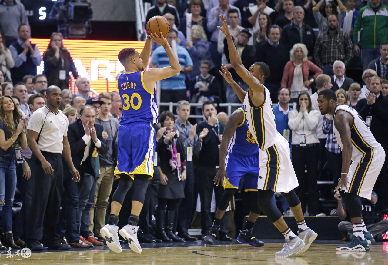 库里开始练习底角投三分，天呐，萌神要“无死角”出手了！