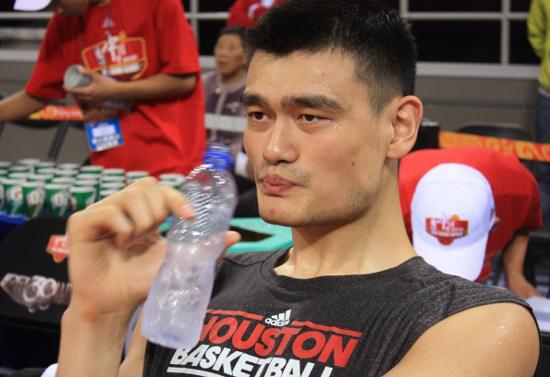 直接卖白开水？套路最深的商家今麦郎，CBA球员都只能喝它