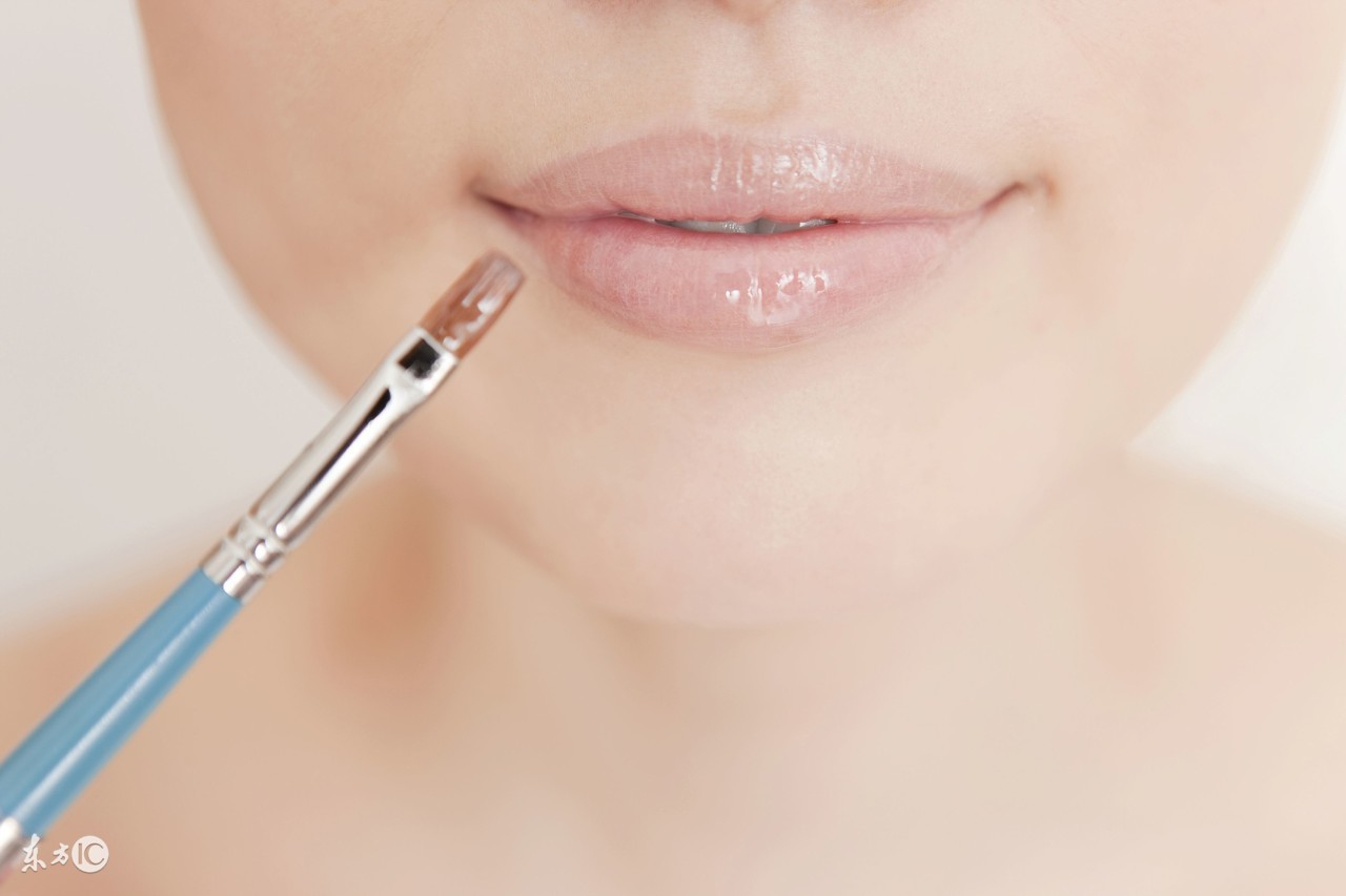 秋冬季嘴干唇膏推荐 (秋冬嘴唇干燥起皮有什么平价唇膏)