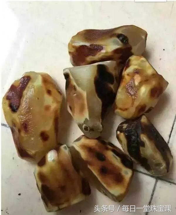 怎么区别天然蜜蜡和水煮蜜蜡,天然蜜蜡和水煮蜜蜡