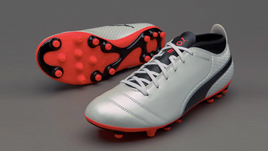 鹿晗踢球水平,鹿晗踢足球穿的球鞋