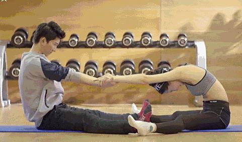 白雪公主和嫉妒她的后妈,白雪公主和她的后妈到底谁更好看