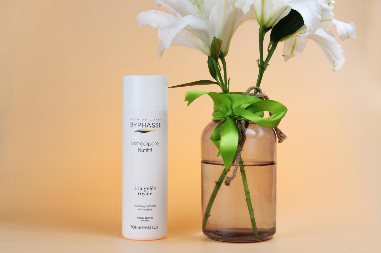 天气干燥滋润肌肤 (滋润严冬干燥肌肤)