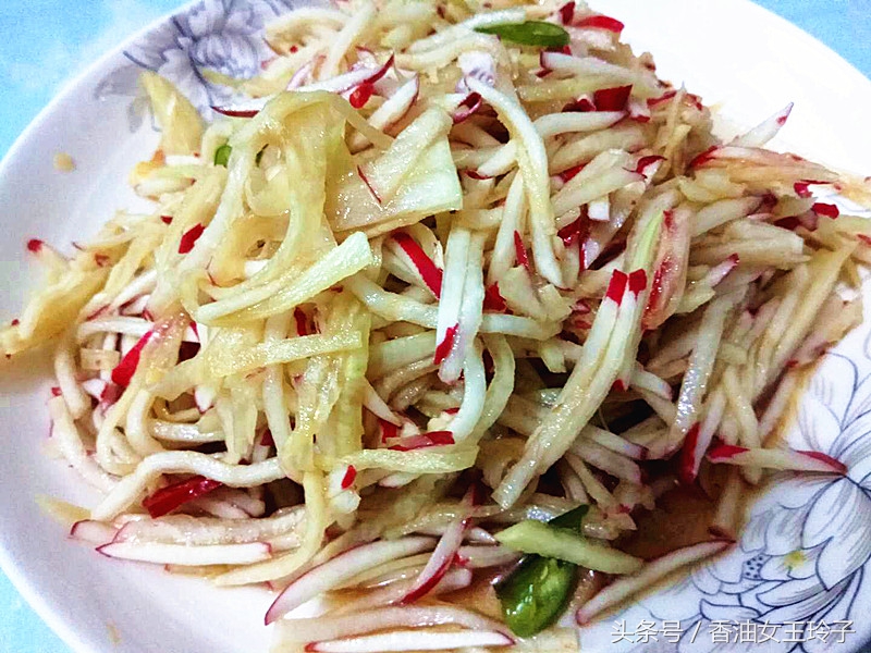 香菜拌红皮萝卜丝教程,芝麻盐凉拌萝卜丝