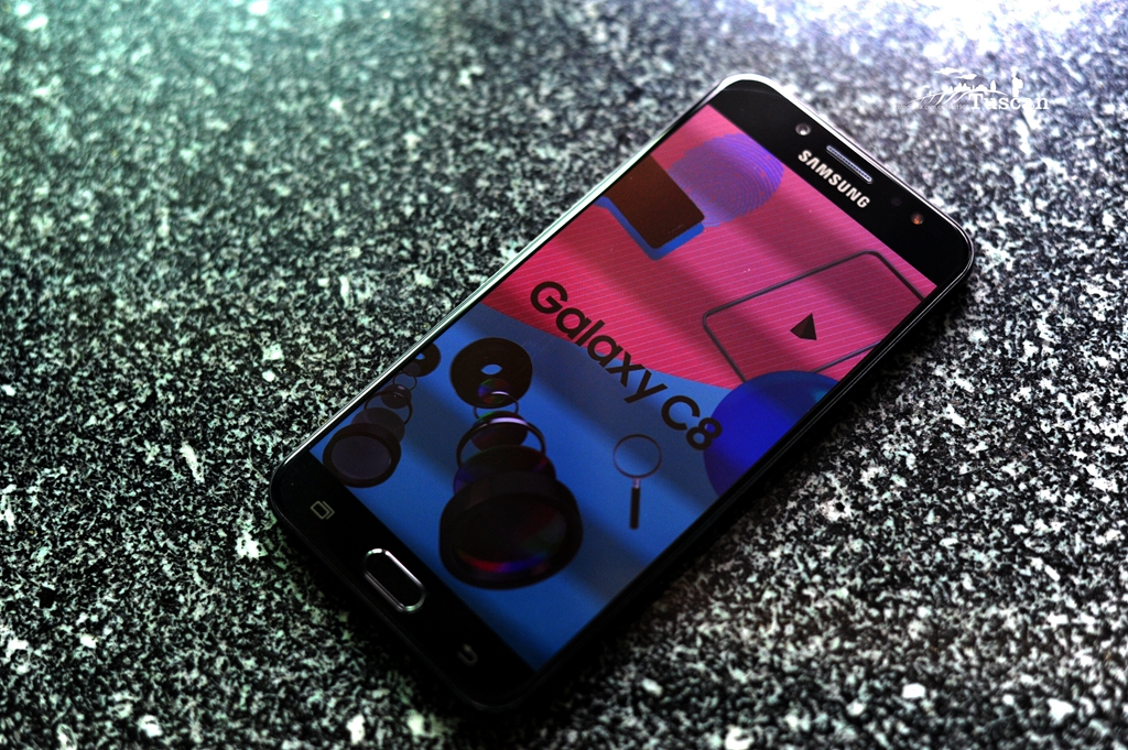 三星galaxyc8港版,三星galaxyc8像素
