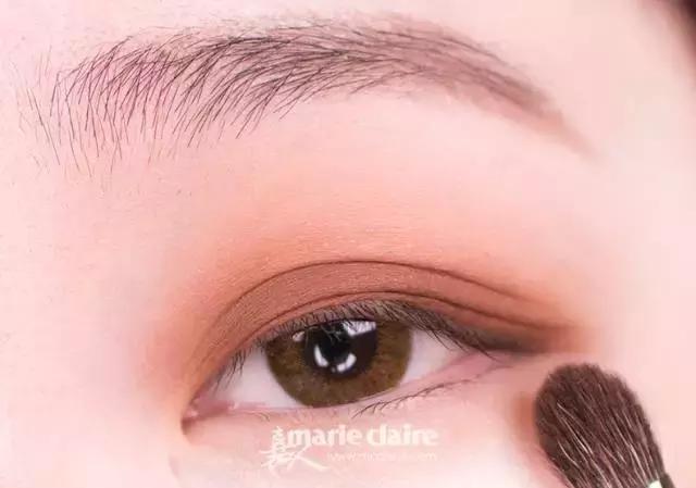 就用30块钱狂收当季爆款彩妆，“带货”女王们的梳妆台超魔性！