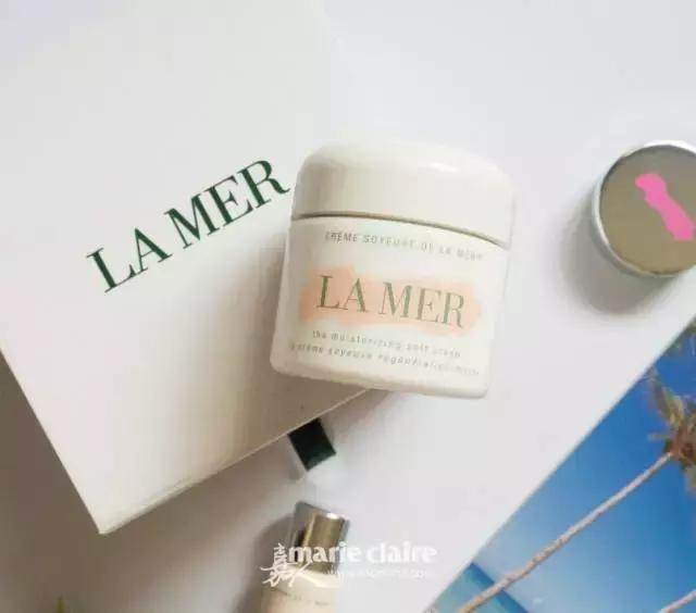 就用30块钱狂收当季爆款彩妆，“带货”女王们的梳妆台超魔性！