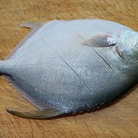 红烧鲳鱼用黄豆酱做法,红烧鲳鱼豆腐家常做法