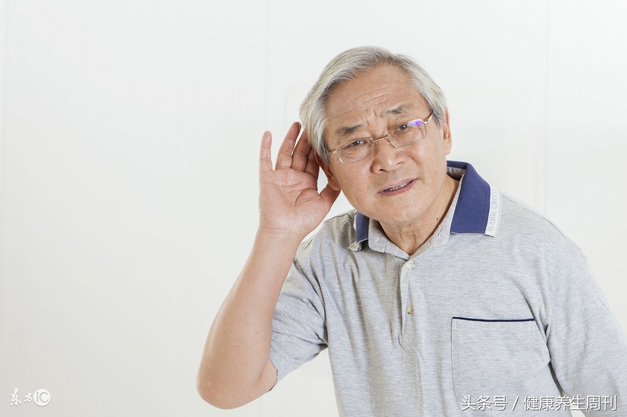 老人耳背吃什么能改善,老人突然耳朵聋是怎么回事