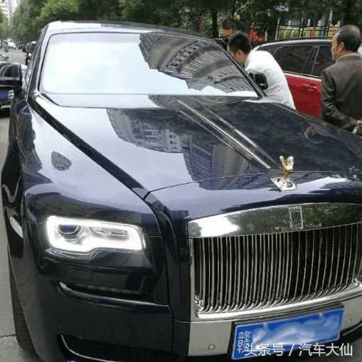 出租车撞劳斯莱斯赔50万,出租车撞劳斯莱斯赔得起吗