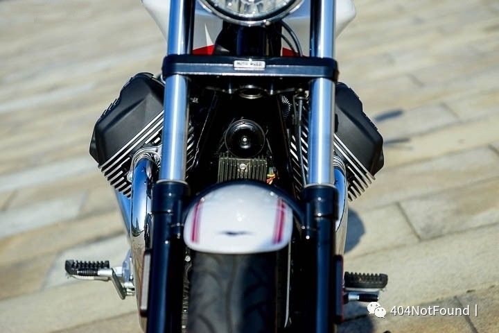 机车与婚纱,机车与跑车比赛