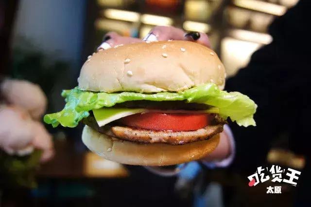 藏在万国MOMA里的秘密花园，不仅仅是一家颜值爆表的西餐厅！