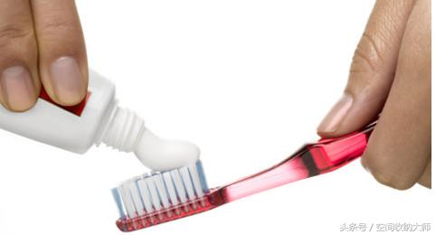 防止挂钩脱落的绝招,往墙上粘的挂钩老掉有啥妙招