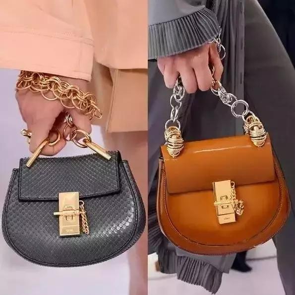 刘雯背的新款包是什么品牌,刘雯背过的一款蔻驰的包包