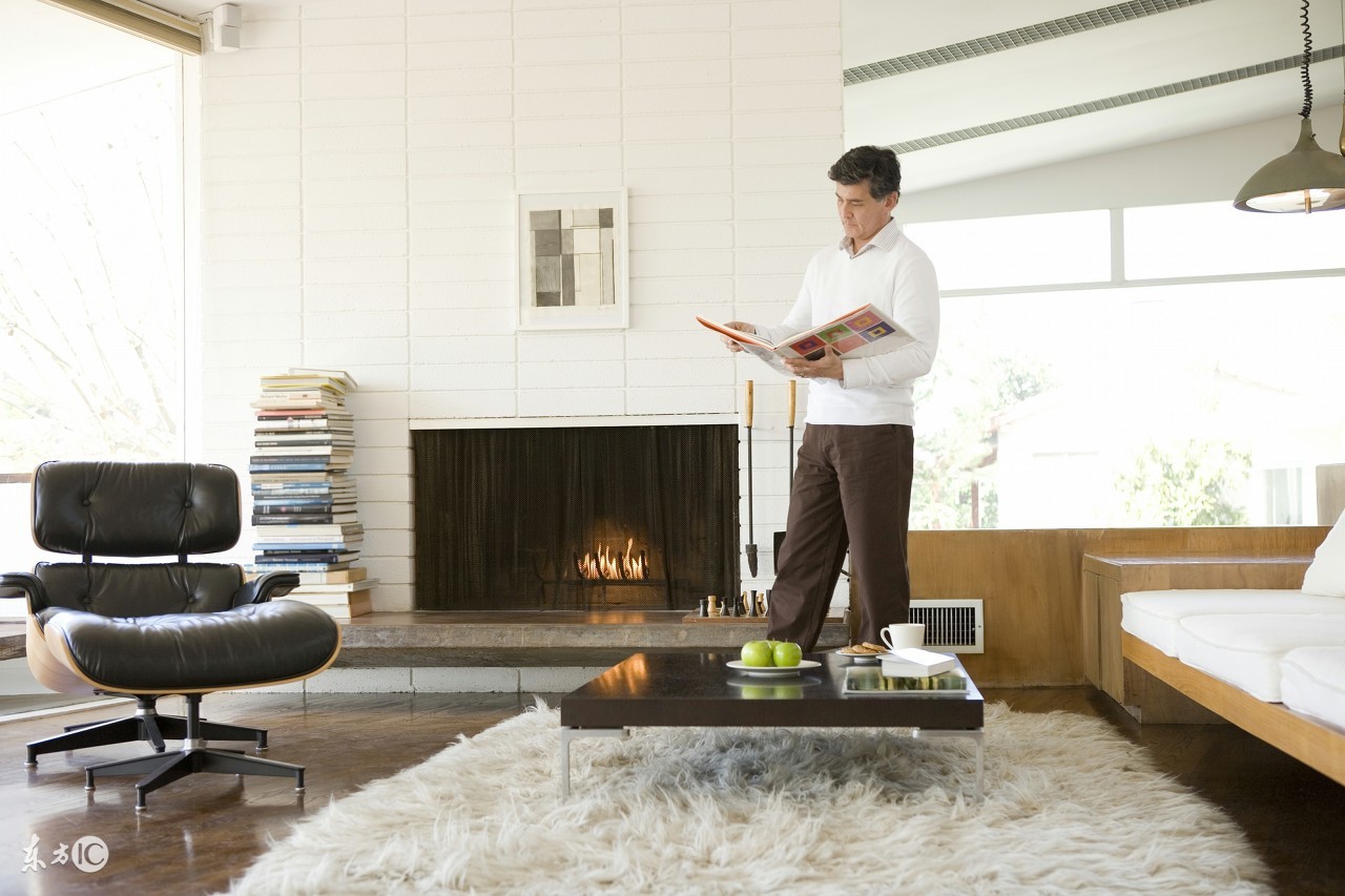 厨房水盆黑呼呼的怎么都刷不掉,问了专业师傅,我赶紧换了玻璃胶