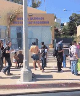 醉咯！美国黄牛倒卖四川辣酱：蘸一下10美金，中国网友：可怜的娃