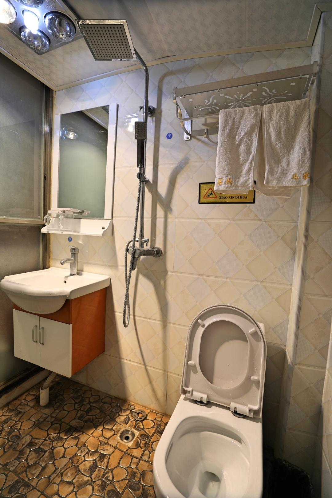 阆中10元一晚的住宿,阆中古城比较实惠的住宿