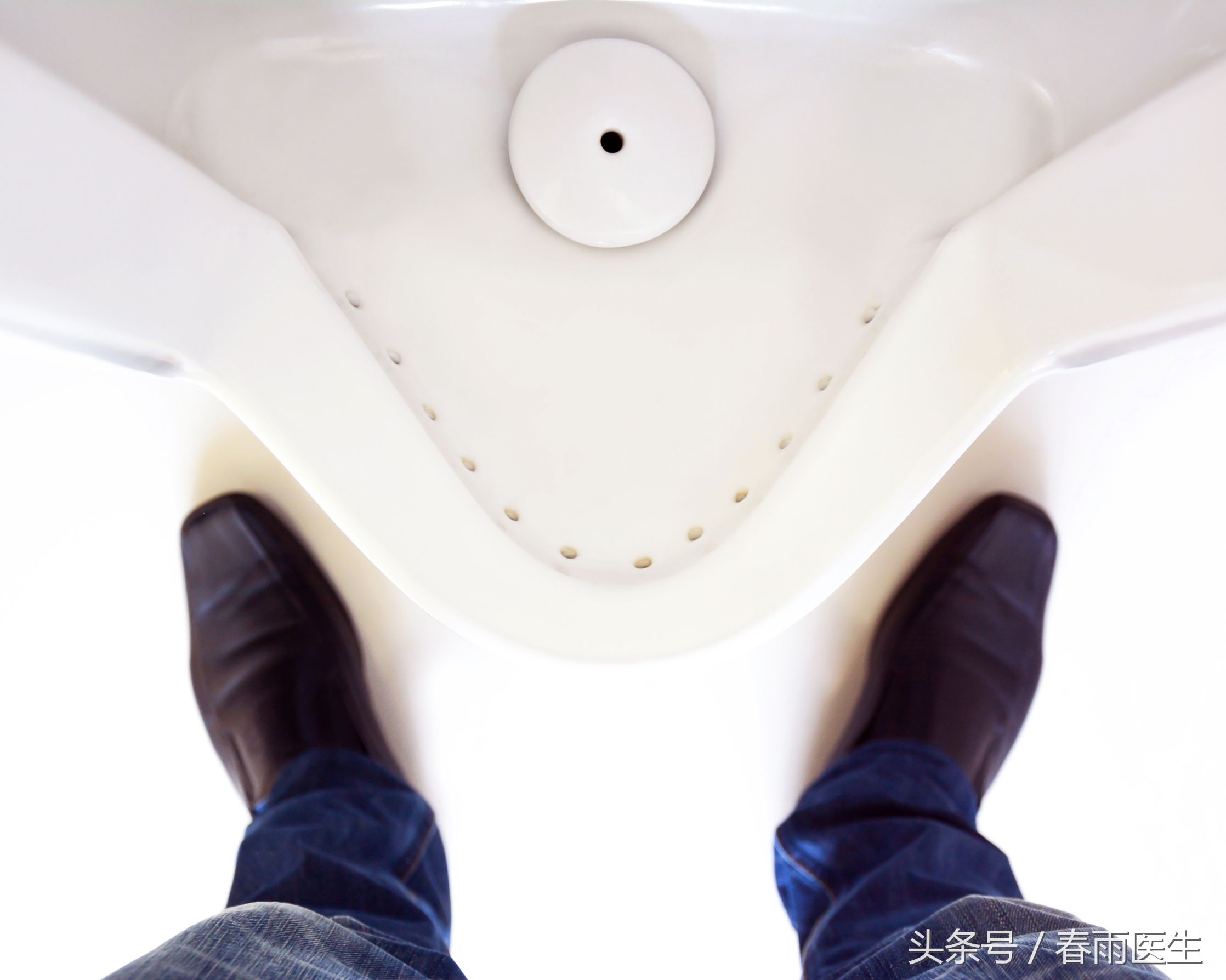 尿尿老是分叉是怎么回事,成年人包皮手术后尿尿分叉正常吗