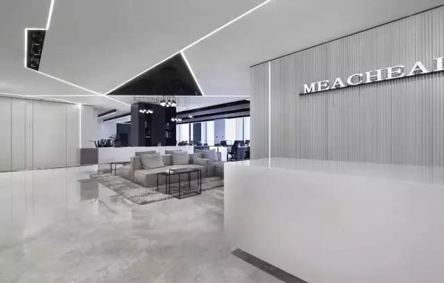 一个年轻潮服品牌的办公空间却选了素白当主打色