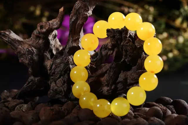 蜜蜡的种类及图片介绍,蜜蜡的种类及价值及图片