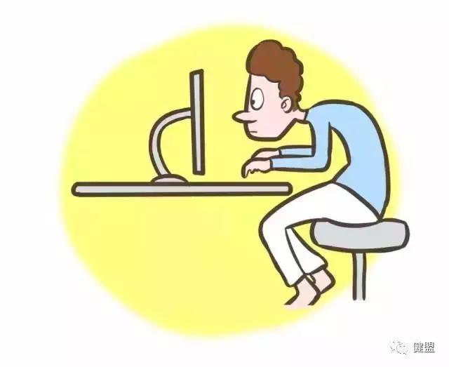 成年人驼背耸肩,一招拯救圆肩驼背