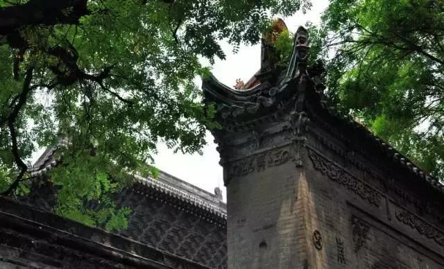 巷尾老爷爷卖的文房四宝，味道弥漫过旧旧的后院