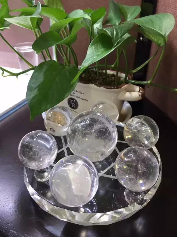 水晶球摆哪个位置最好,摆球是摆在点上吗
