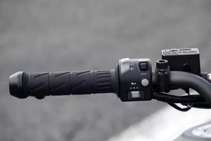 7.21秒国产加速最强250诞生：春风250NK，顺便把一些300cc也秒了