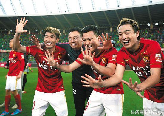 足球球星为中国加油,足球巨星为武汉加油