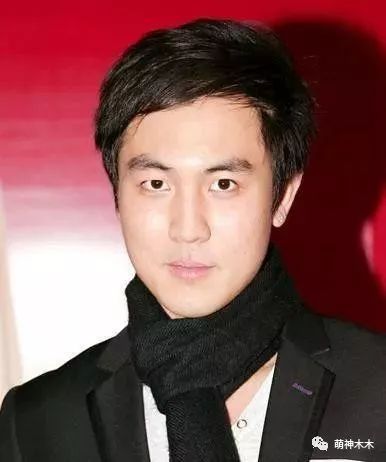 父亲是一代功夫大侠，他在学校却被欺负，如今出道16年终获肯定