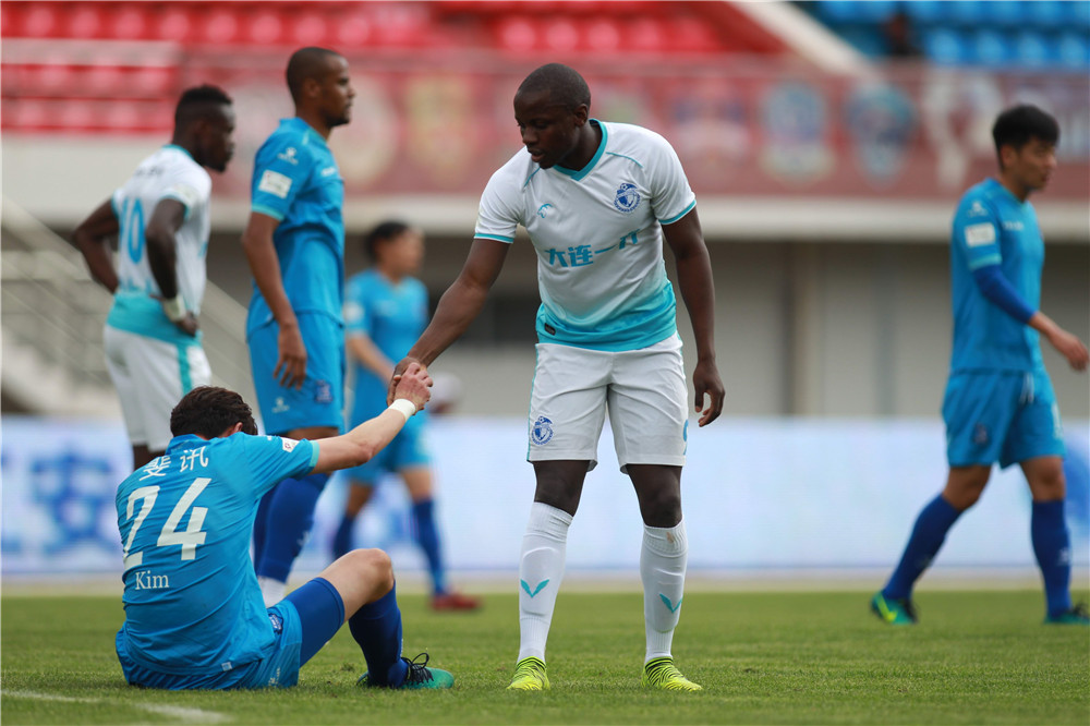 博利头球,大连一方足球最新战况