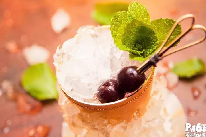 一间bar,一间轻奢型的咖啡馆