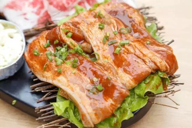 走一波,终于等到这家月销60W的人气烤肉店从市中心开到城南了!