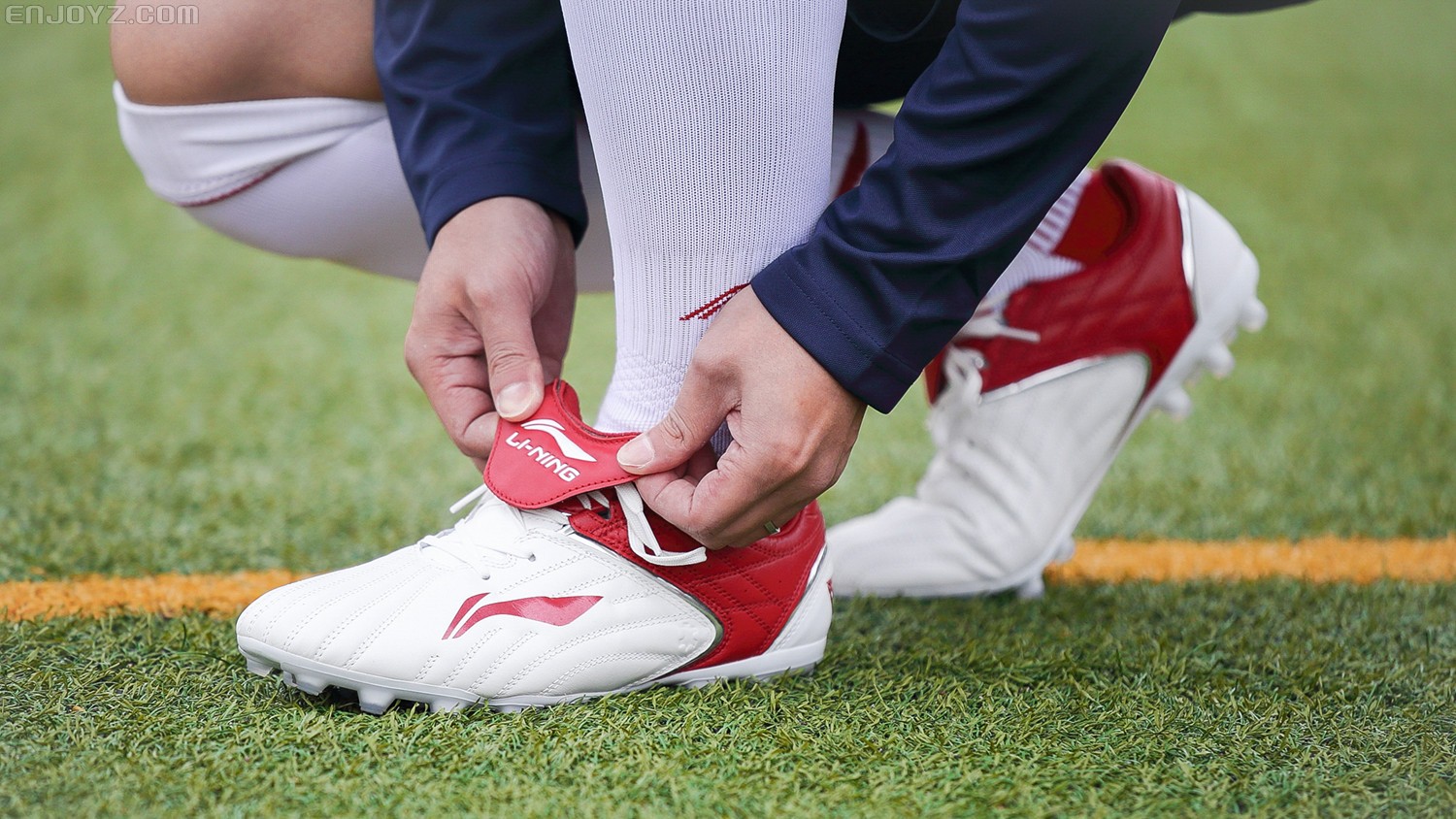 李宁铁2和美津浓足球鞋哪个好,李宁足球鞋铁系列二代直播