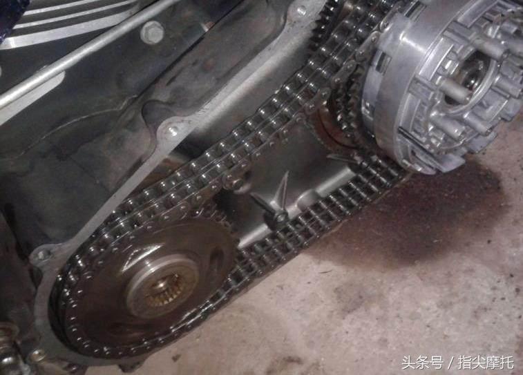 哈雷至尊滑翔摩托车大卸八块，只为换根皮带！