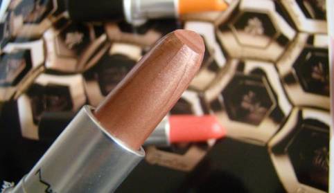 女朋友不高兴怎么解决,自己做错事怎么样让女朋友不高兴