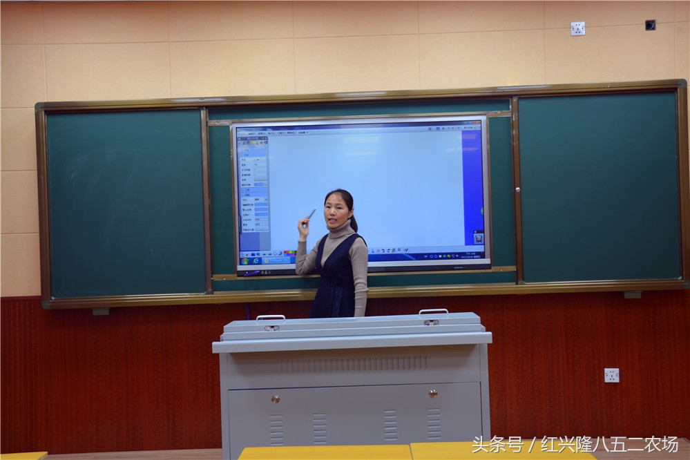八五二农场中学举行教师电子白板技能培训
