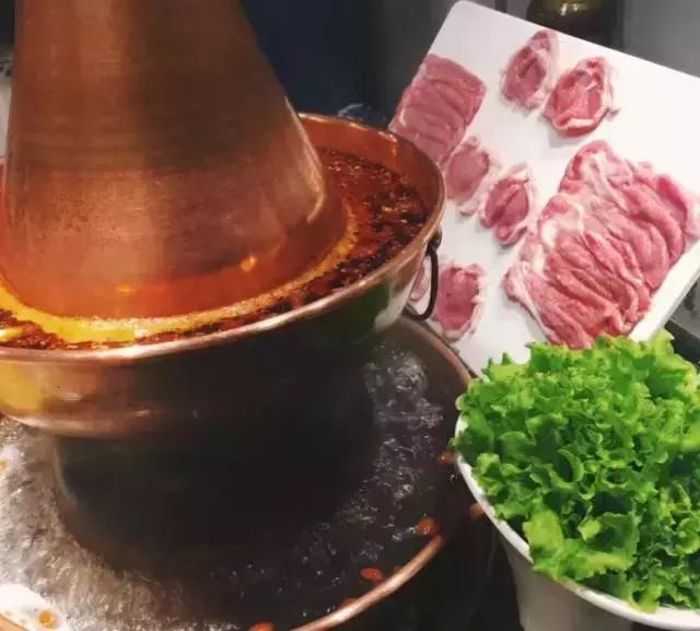 大连有一家特别的火锅店,大连适合去吃的平价火锅店
