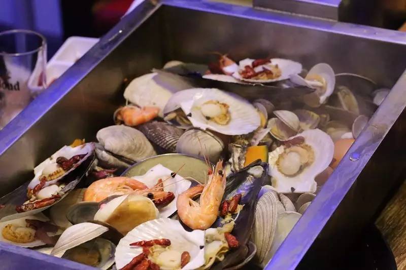 这里可能是唯一能够满足你吃到巨无霸海鲜和偶遇Runningman的地方了！