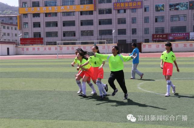 阳光校园快乐足球,阳光足球快乐体育视频