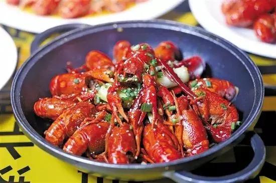 机票价格大跳水最低到0.7折啥情况,机票最低240元