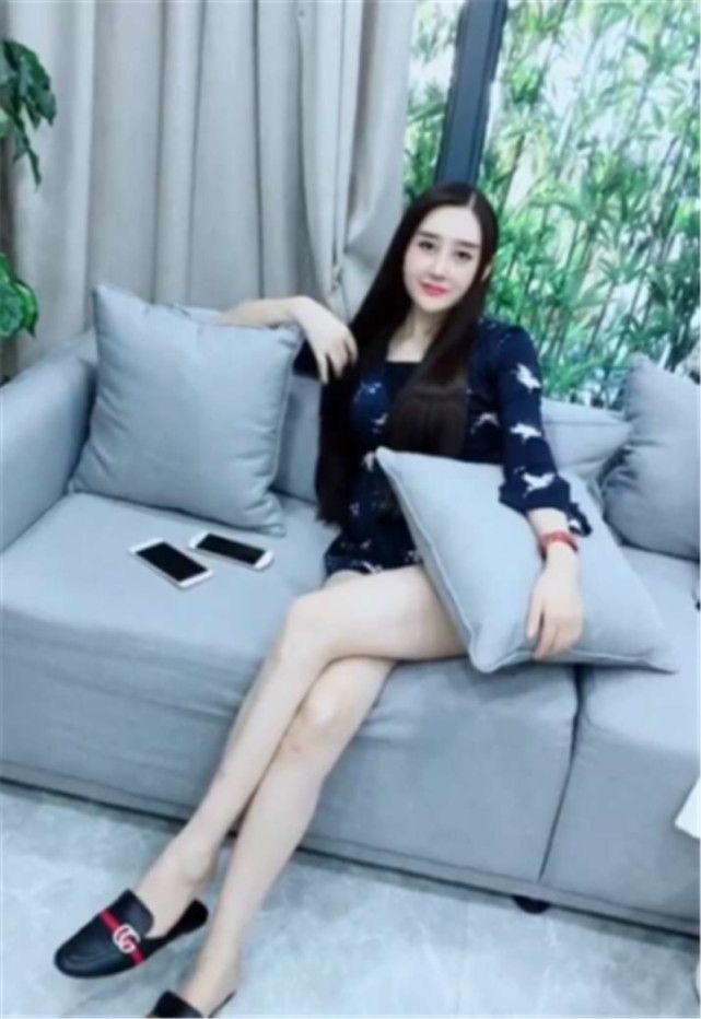 已婚女子被丈夫嫌弃“猪拱嘴”，悲愤整容，现成探探万人女神