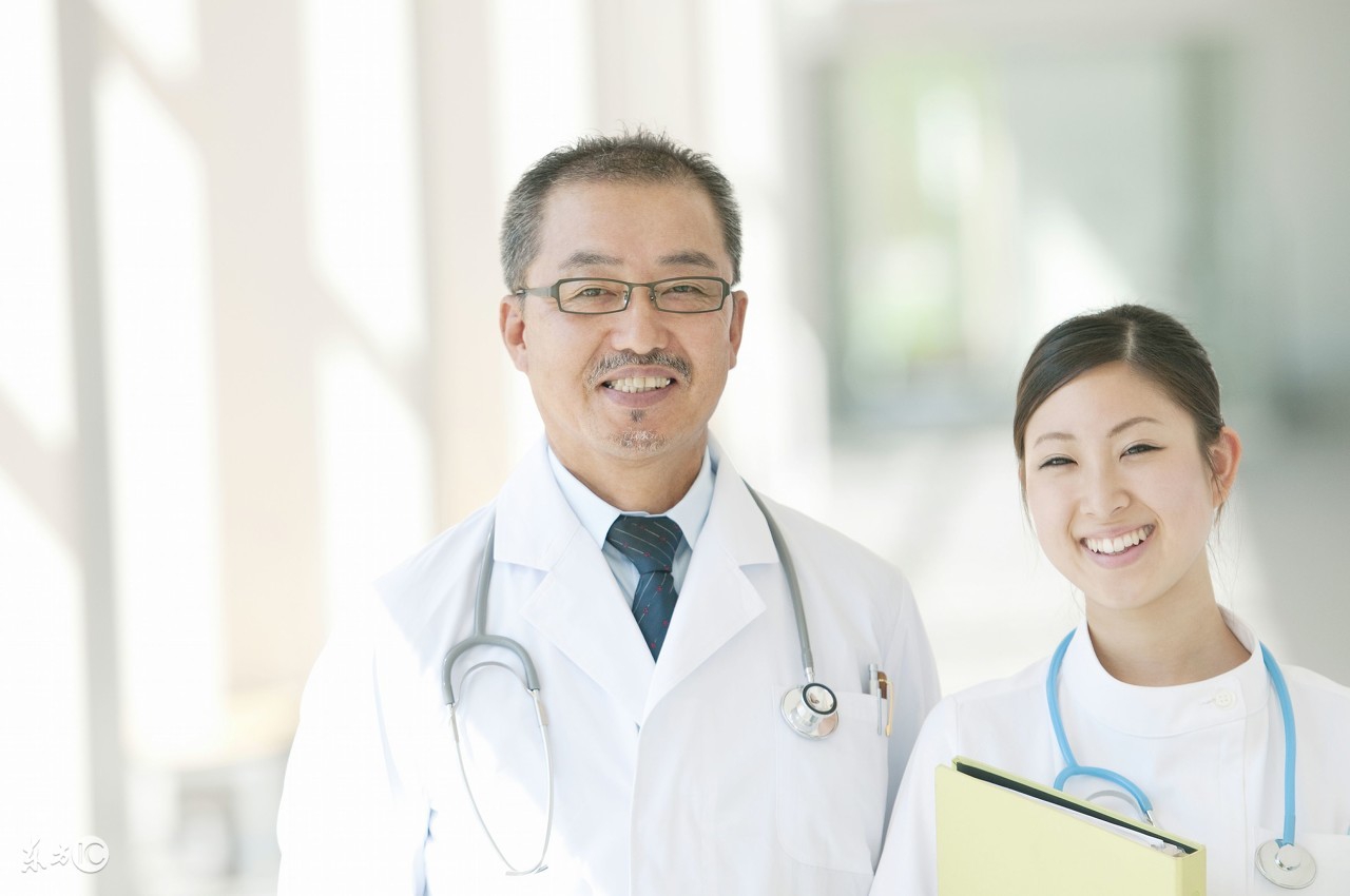 孩子总是挤眼睛用去医院看看吗,一紧张就挤眼睛